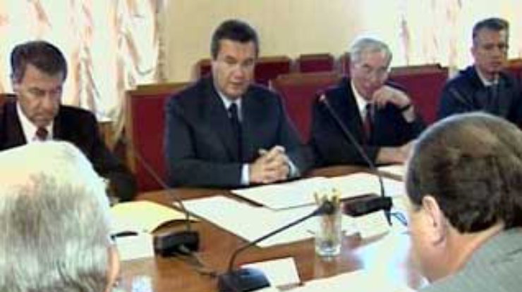 Янукович обсудил зерновые проблемы с мэрами Киева и Севастополя