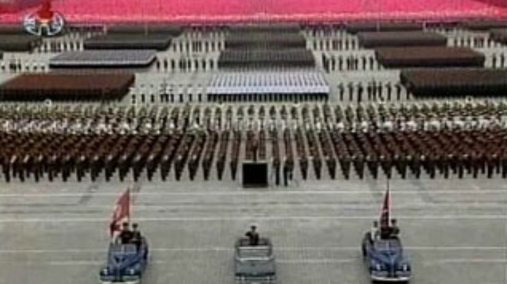 Северная Корея отметила годовщину основания государства военным парадом