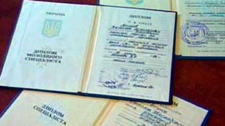 В Харькове задержаны преступники, изготавливавшие поддельные дипломы и аттестаты