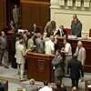 Депутаты "Нашей Украины" и СПУ блокировали трибуну парламента. Литвин закрыл заседание