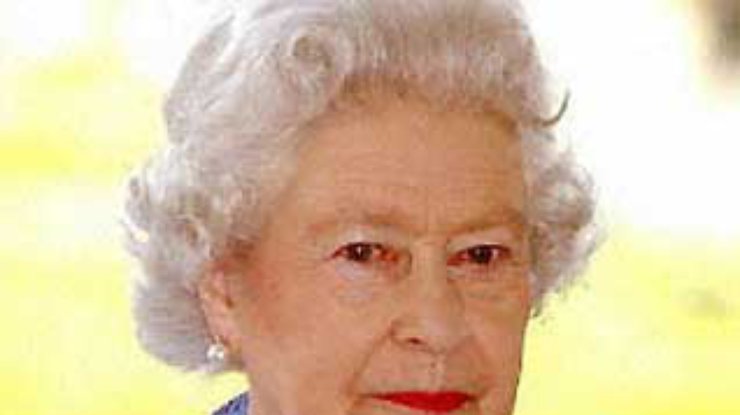Королеве Великобритании сделаны 2 операции: на левом колене и на лице