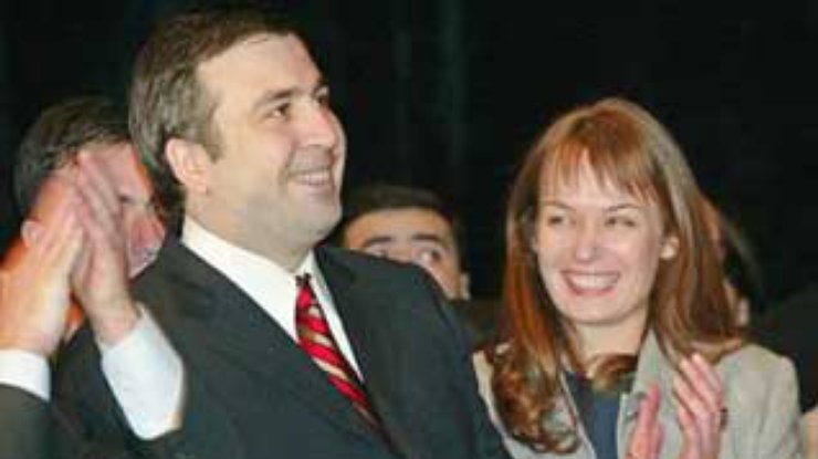 Саакашвили лидирует на выборах президента Грузии с огромным перевесом