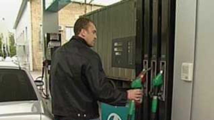 Бензин в Украине продолжает дорожать, но медленней