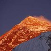 Китайские альпинисты очистят Эверест от мусора