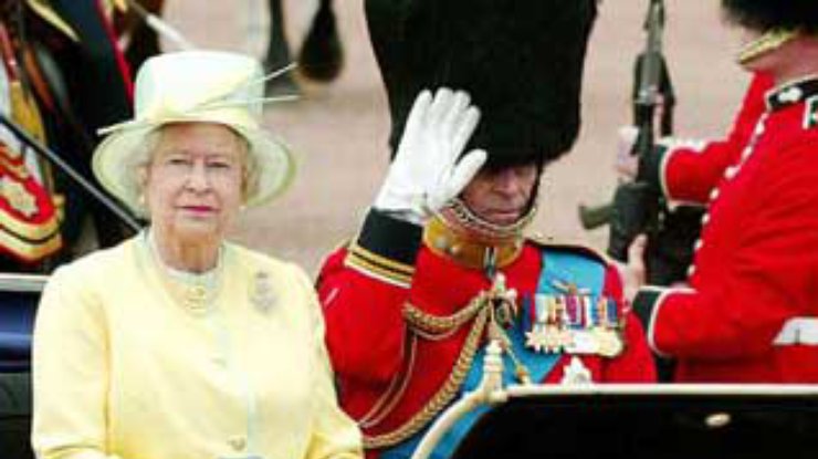 Парадом королевских гвардейцев отметил Лондон день рождения королевы Елизаветы Второй