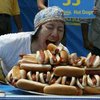 Японец установил мировой рекорд, съев 53 хот-дога за 12 минут