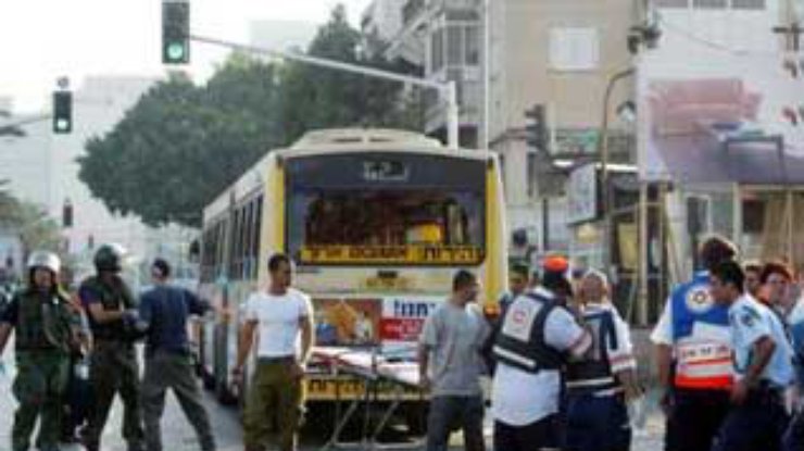 В результате взрыва автобуса в Тель-Авиве пострадали около 20 человек