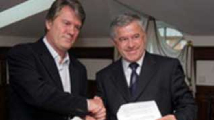 Ющенко и Кинах подписали соглашение о честных выборах