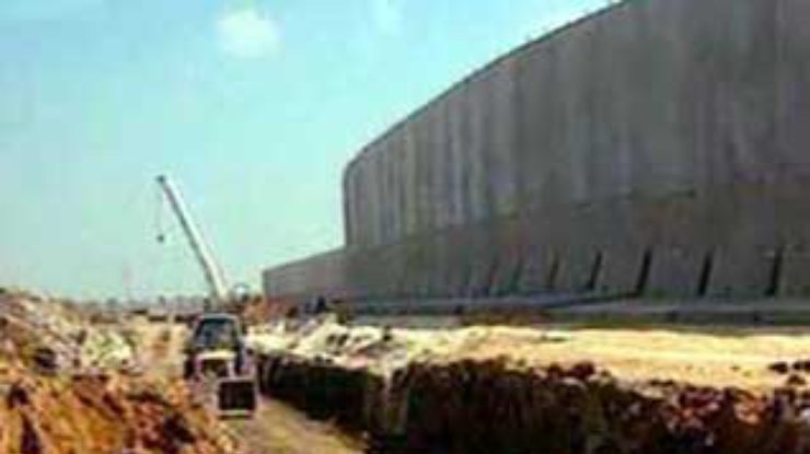 Израиль возобновил строительство одного из самых спорных участков "стены безопасности"