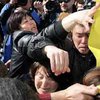 Спецподразделения МВД Киргизии выбили оппозиционеров из зданий обладминистраций