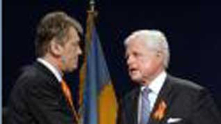 Дочь и брат Кеннеди вручили Ющенко премию "Профиль мужества"