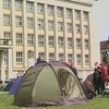 Закарпатские власти убирают палатки