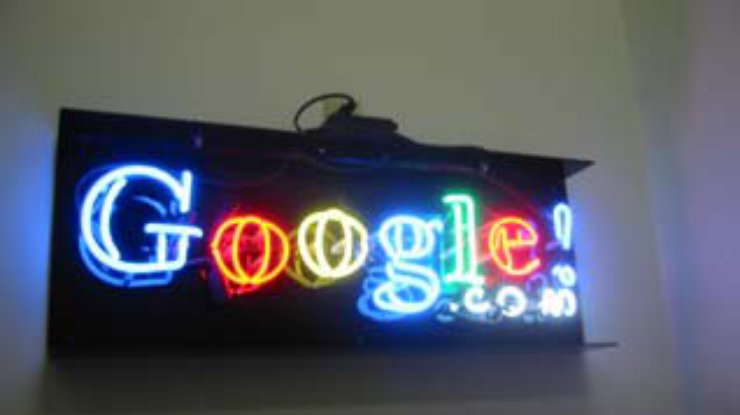 Google - безусловный лидер по притоку посетителей