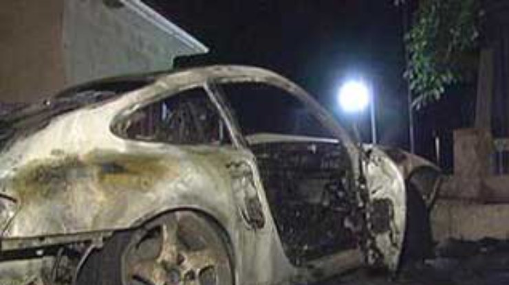 Porsche 911 с московскими номерами взорвался в Киеве у здания Минобороны