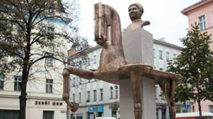 В Праге открыт конный памятник Ярославу Гашеку
