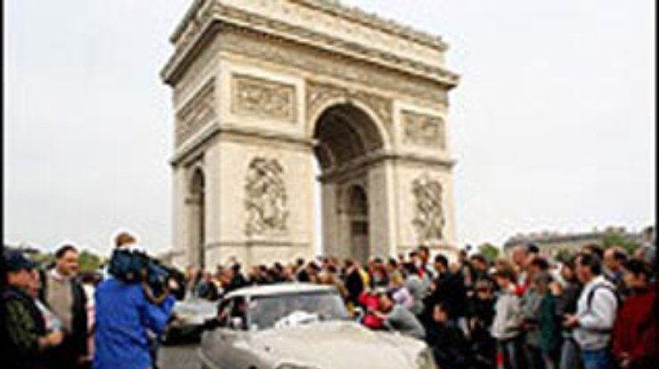 В Париже чествовали "автомобиль Фантомаса"