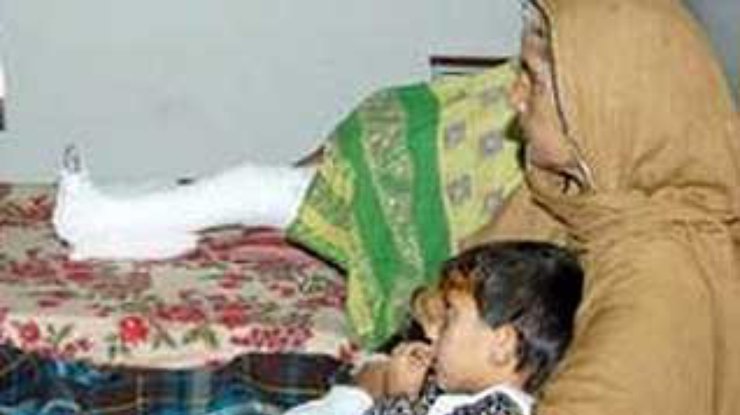 В Пакистане на девятый день после землетрясения спасен ребенок