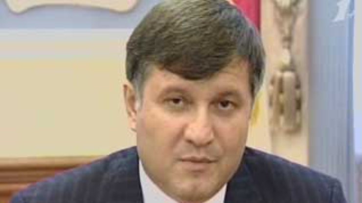 Луценко обвиняет Авакова в давлении на местную милицию