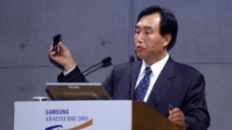 Samsung представил телефон с 8-ми мегапиксельной камерой