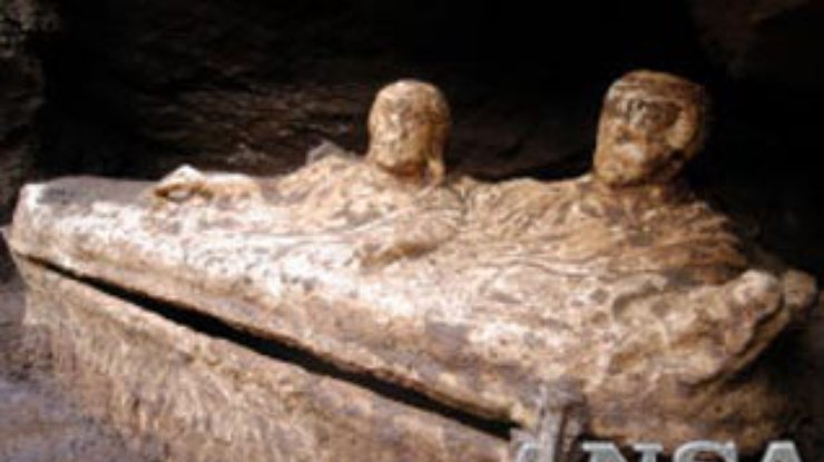 Возле Рима обнаружены уникальные саркофаги