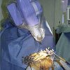 Робот-хирург оперирует колено лучше человека