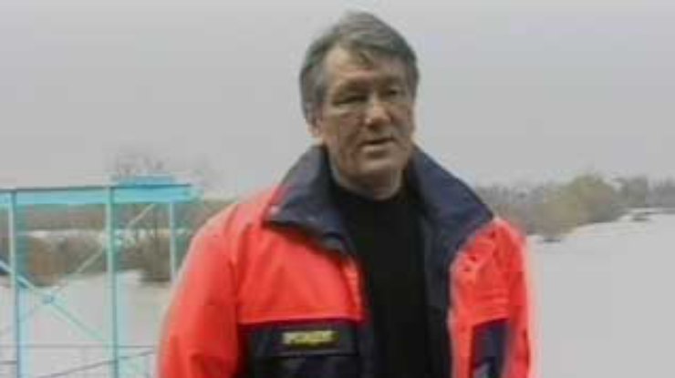 Ющенко в Закарпатье проверил состояние дамбы
