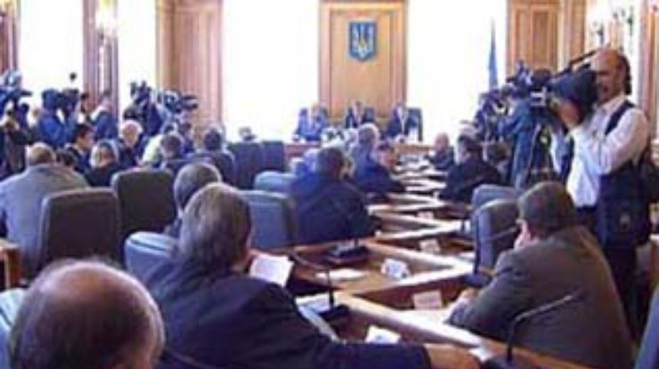 Ющенко лишил неприкосновенности депутатов местных советов