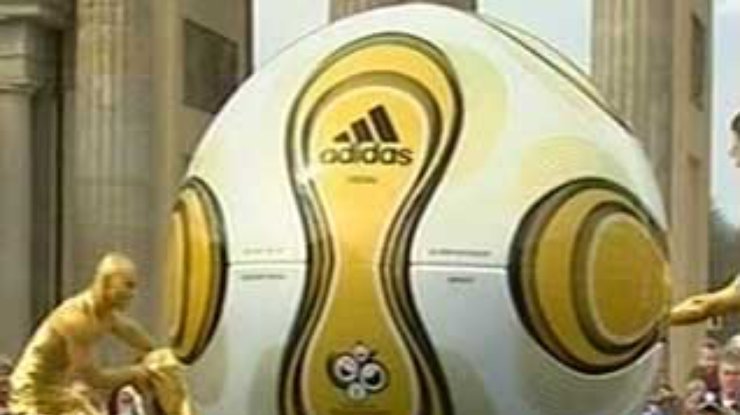 На Чемпионате мира по футболу будут играть позолоченным мячом