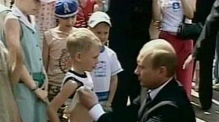 Мальчик Никита объяснил, почему его поцеловал Путин