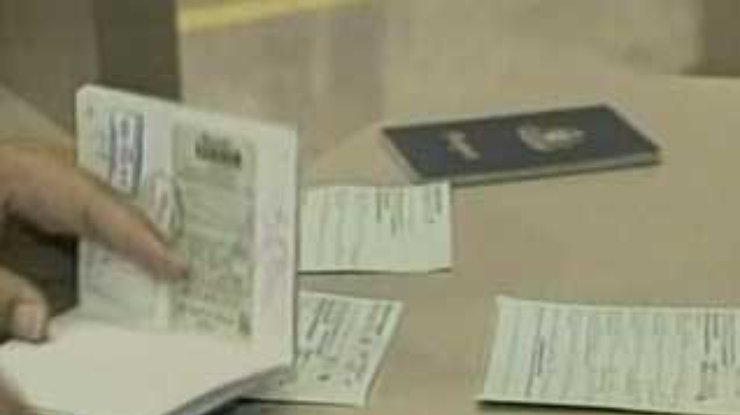 В США начали выдавать биометрические паспорта