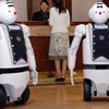 Японцы создали робота, который не боится толпы