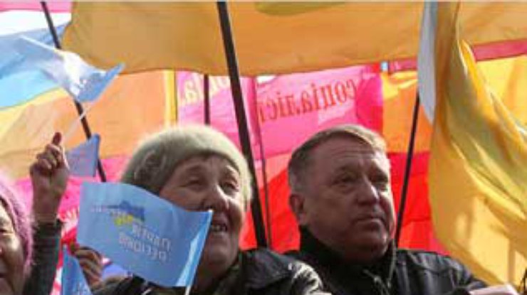 В митингах в Киеве приняли участие до 100 тысяч человек