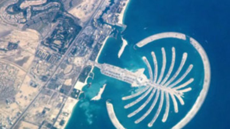 В Дубае пострадал от пожара остров-пальма
