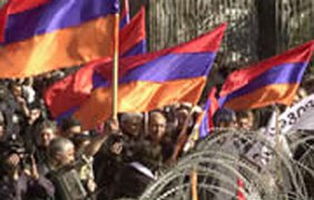 В Ереване оппозиция протестует против результатов выборов