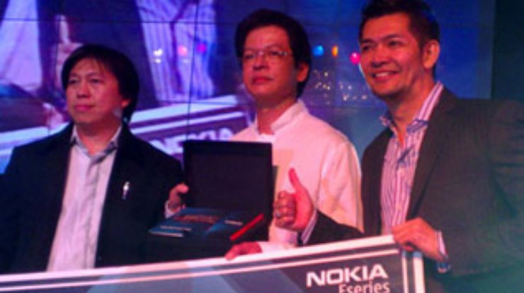 Первый смартфон Nokia E90 был продан за 5 тысяч долларов