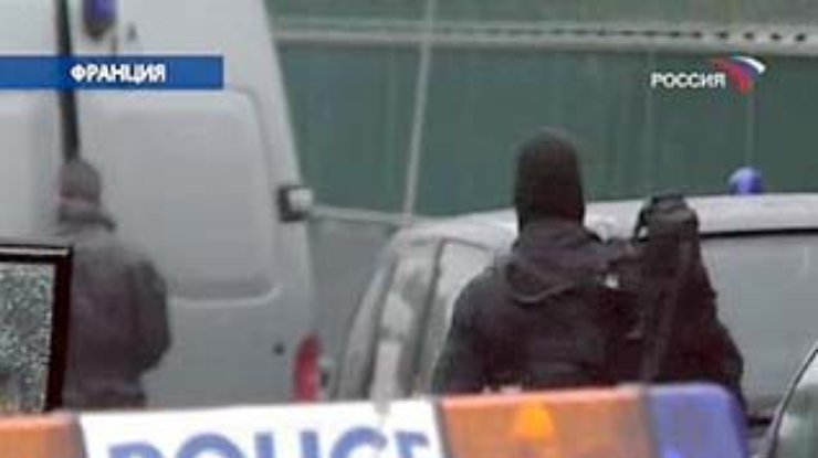 Грабители парижского банка отпустили заложницу