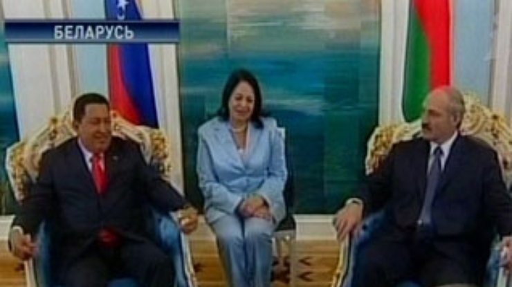 Уго Чавес прилетел в гости к Лукашенко