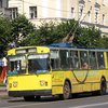 В Киеве хулиганы обстреляли общественный транспорт