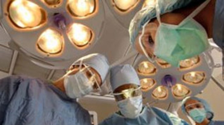 В Китае проходит операция по удалению самой большой в мире опухоли