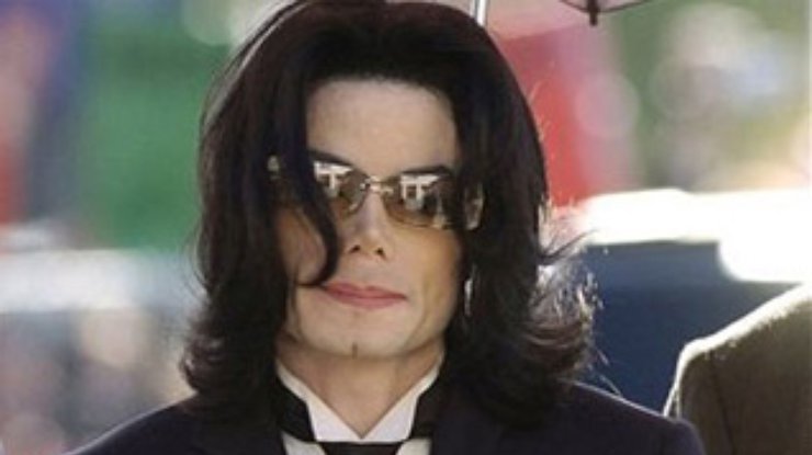 Юристы Майкла Джексона подали на него в суд