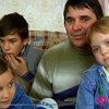 Житель Луганской области в одиночку воспитывает 8 детей