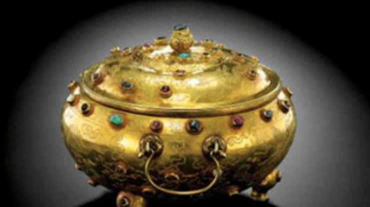 Редчайшую золотую чашу китайского императора продадут с аукциона