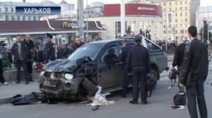 На остановке в Харькове автомобиль насмерть сбил 6 человек