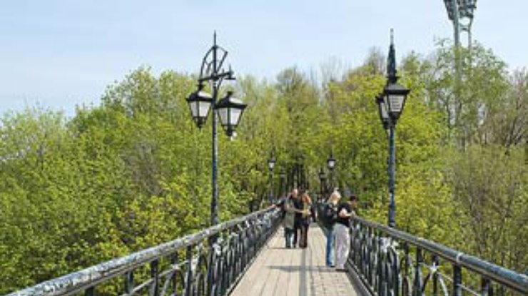 Киевский "мост влюбленных" будет отремонтирован