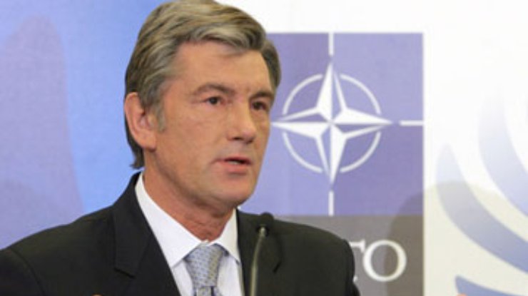 Ющенко просит НАТО закрыть глаза на Тимошенко и дать Украине ПДЧ