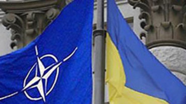 США уговаривают НАТО принять Украину в альянс без ПДЧ