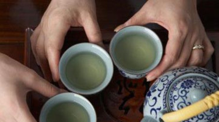 Медики: Зеленый чай полезен при простуде, черный - повышает давление