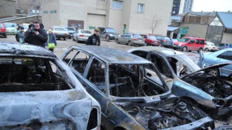 В центре Киева сгорели 3 автомобиля