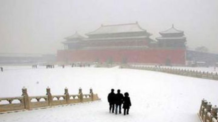 Пекин засыпало искусственным снегом
