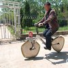 Китаец изобрел велосипед с треугольными колесами